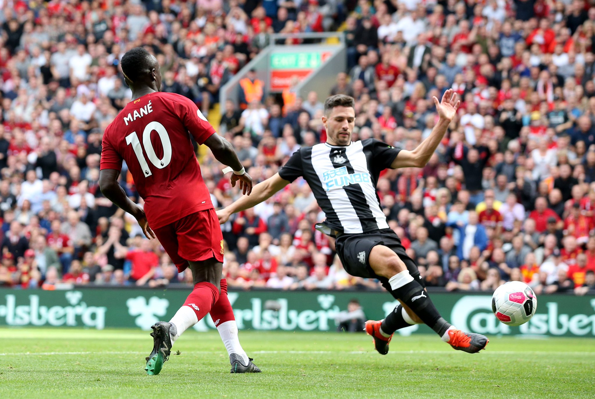 队在中场控 队在中场控